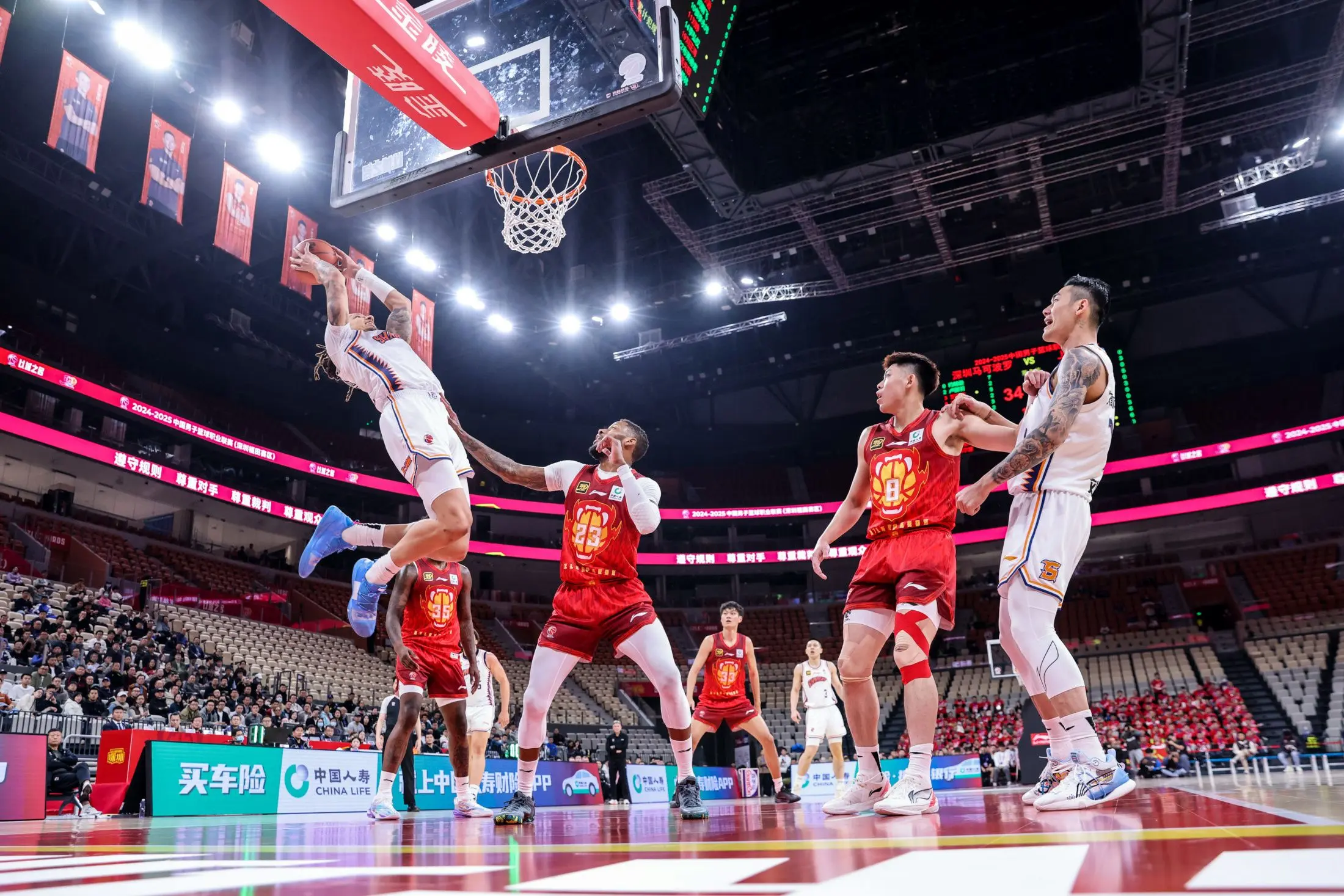 北京男篮将与上海队在客场上演对决 北京男篮将与上海队在客场上演对决