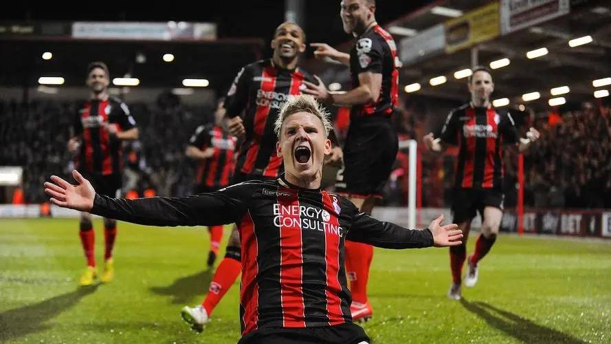 利物浦客场大胜伯恩茅斯，联赛领先优势扩大的简单介绍