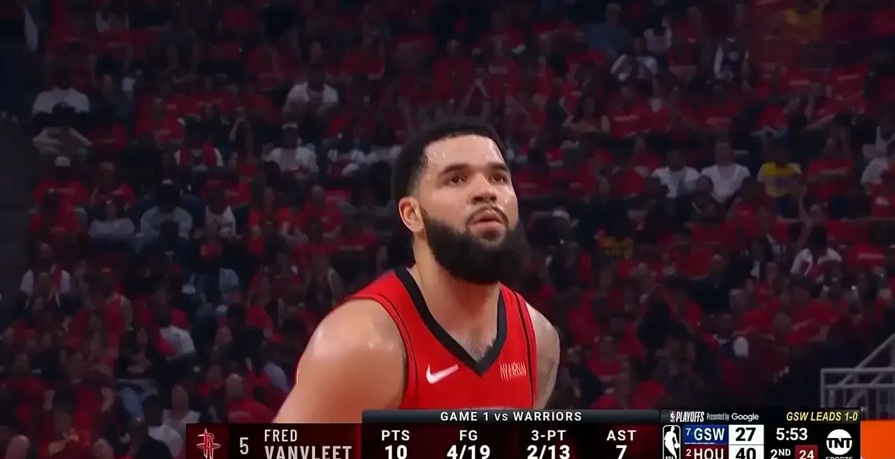 猛龙击败尼克斯，范弗利特表现抢眼