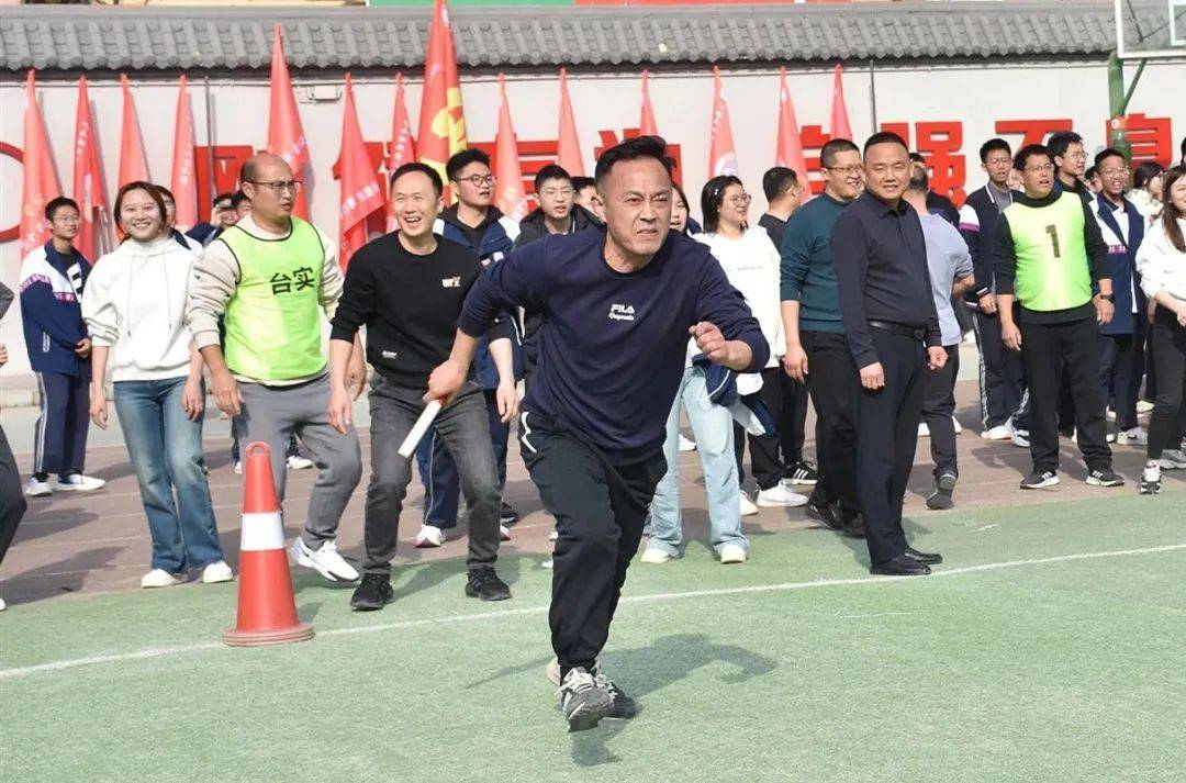 关于选手拼尽全力,角逐态势激明有增的信息 关于选手拼尽全力,角逐态势激明有增的信息