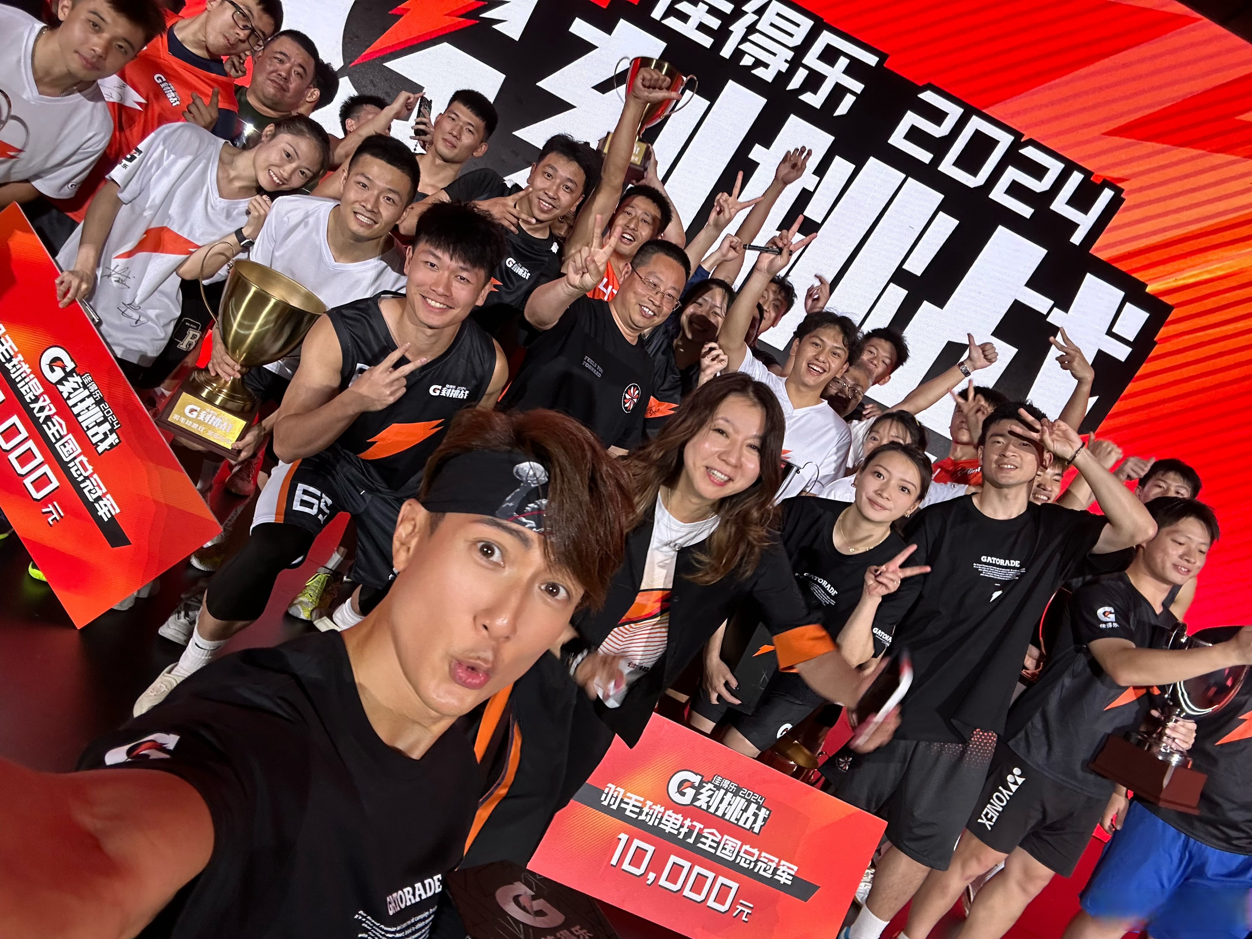 体育巨星们在竞技场上挑战自我创造辉煌 体育巨星们在竞技场上挑战自我创造辉煌