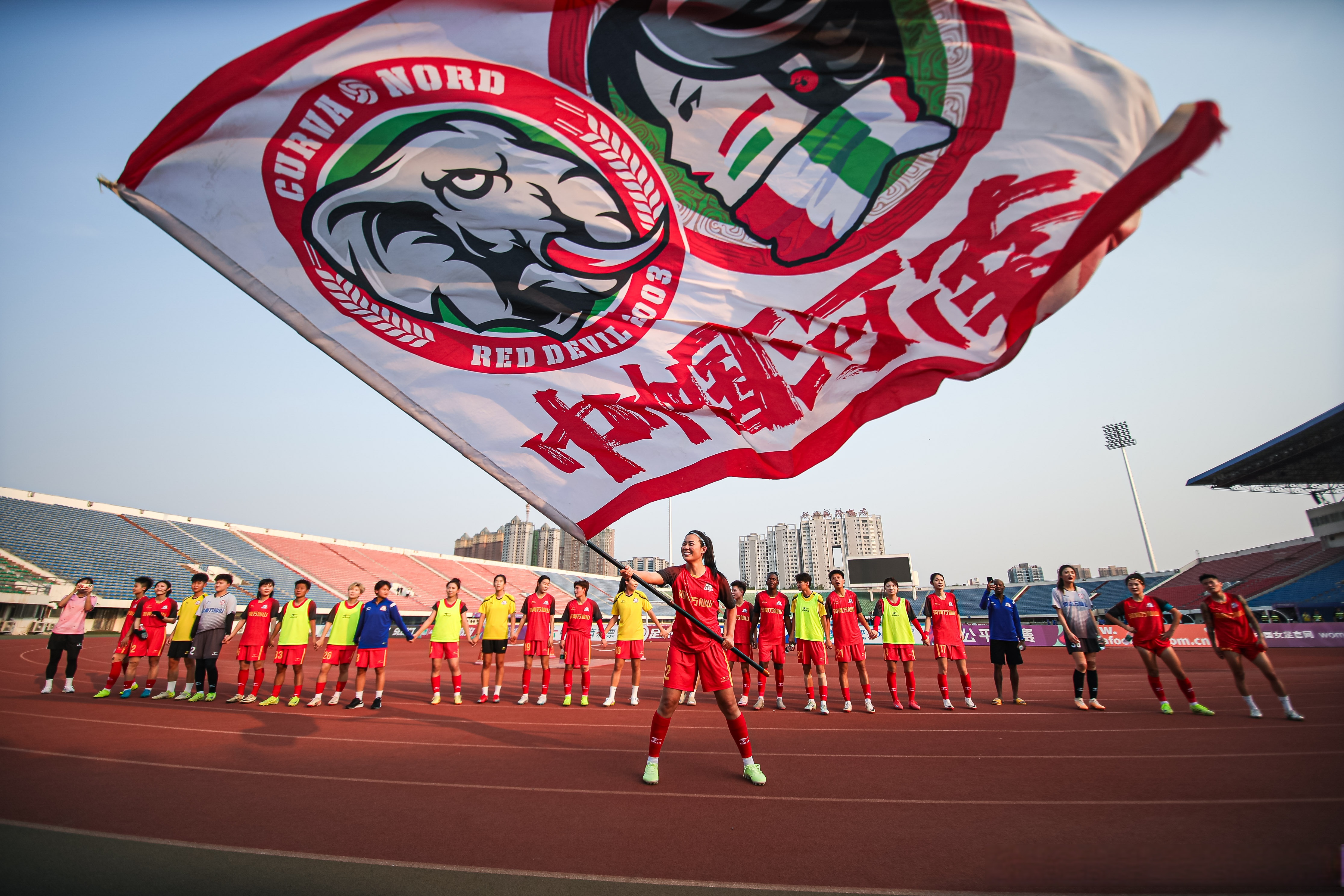 包含夺冠球队展现出色表现，潜力非凡令人期待的词条