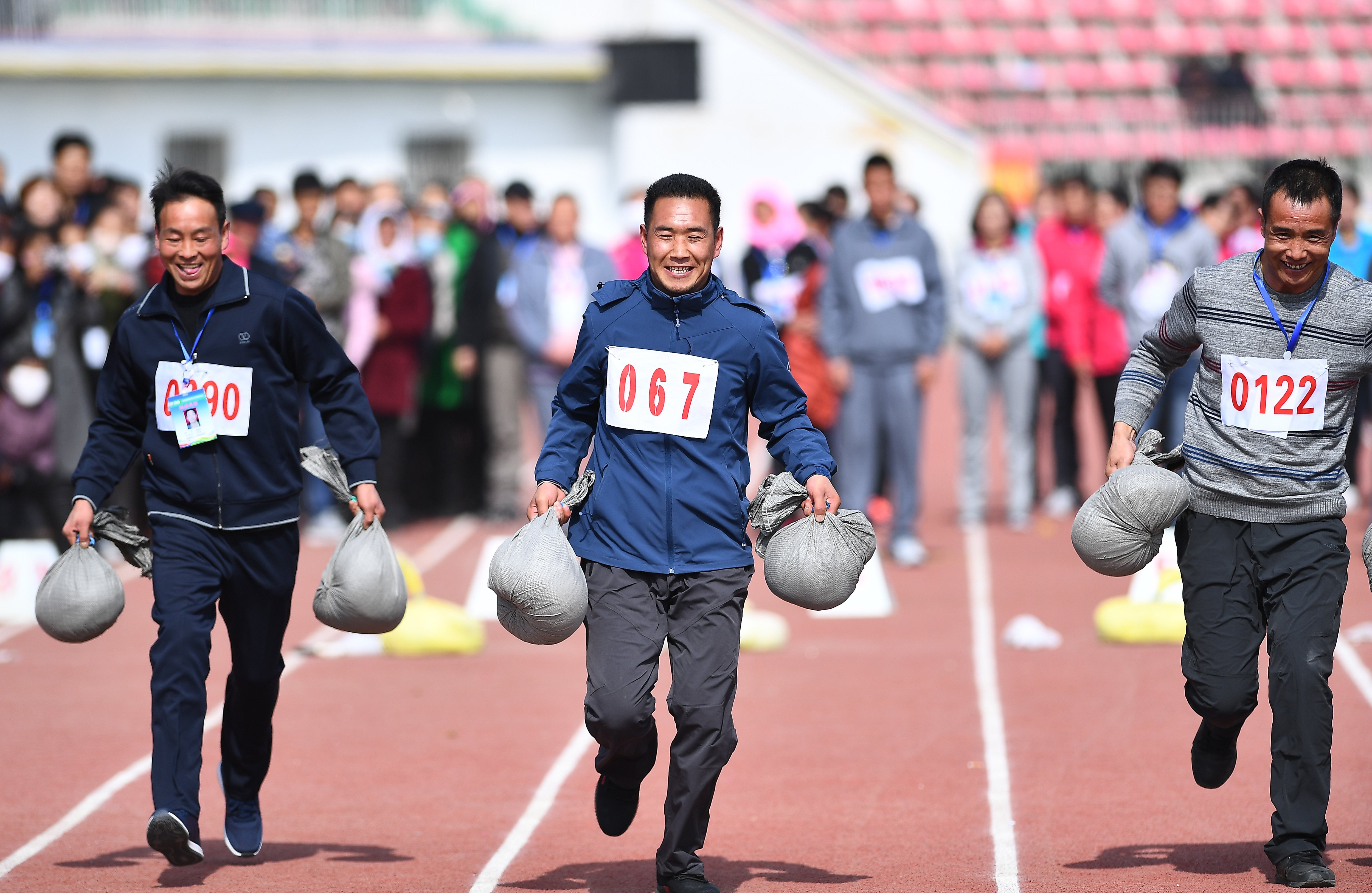包含男子5000米赛跑直捣黄龙，领先优势明显的词条