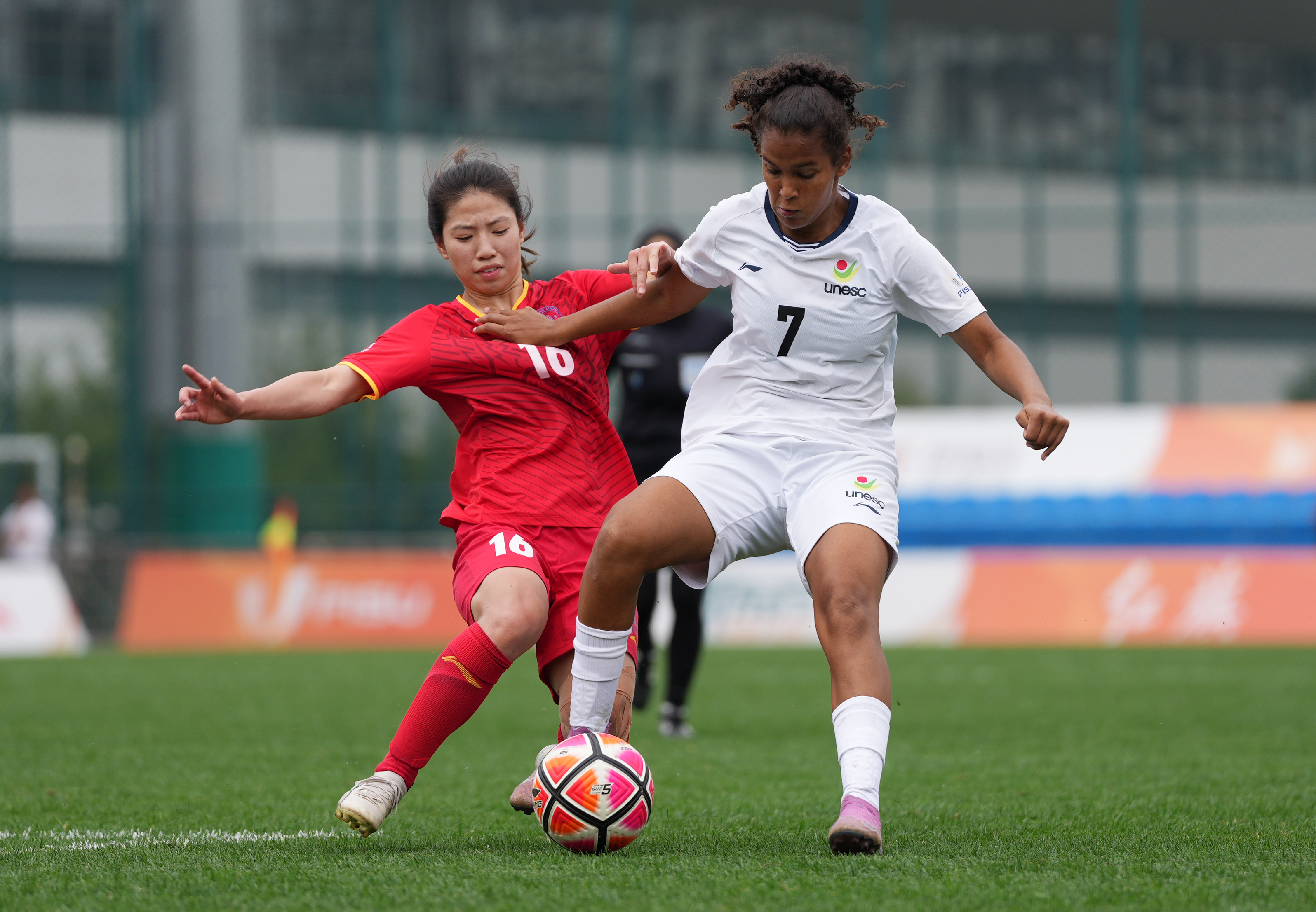 体育赛事获得成功，带动女子足球运动发展