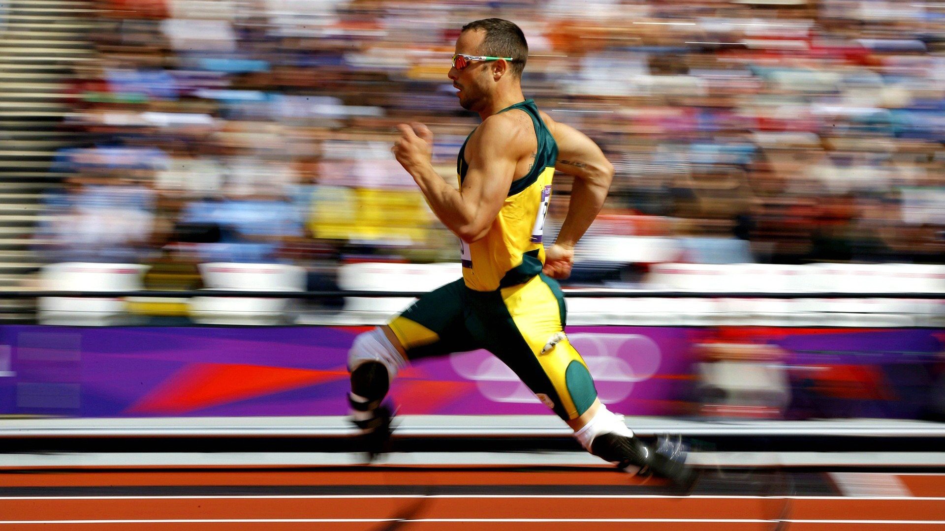 暗夜流光,加维的街道压制,一场无懈可击的F1统治之夜