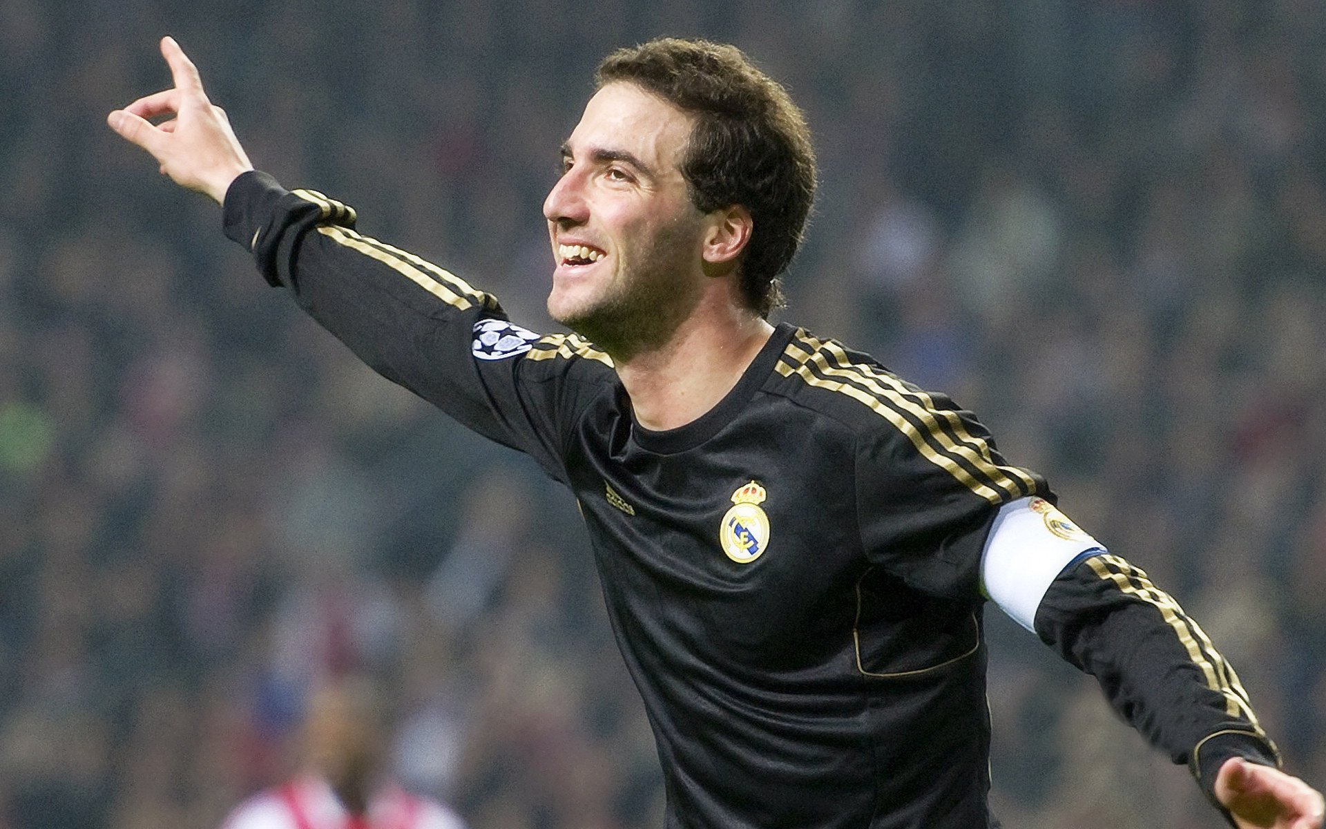 喀麦隆封锁切尔西,阿尔瓦雷斯成为关键先生—一场战术博弈与个人英雄主义的交响