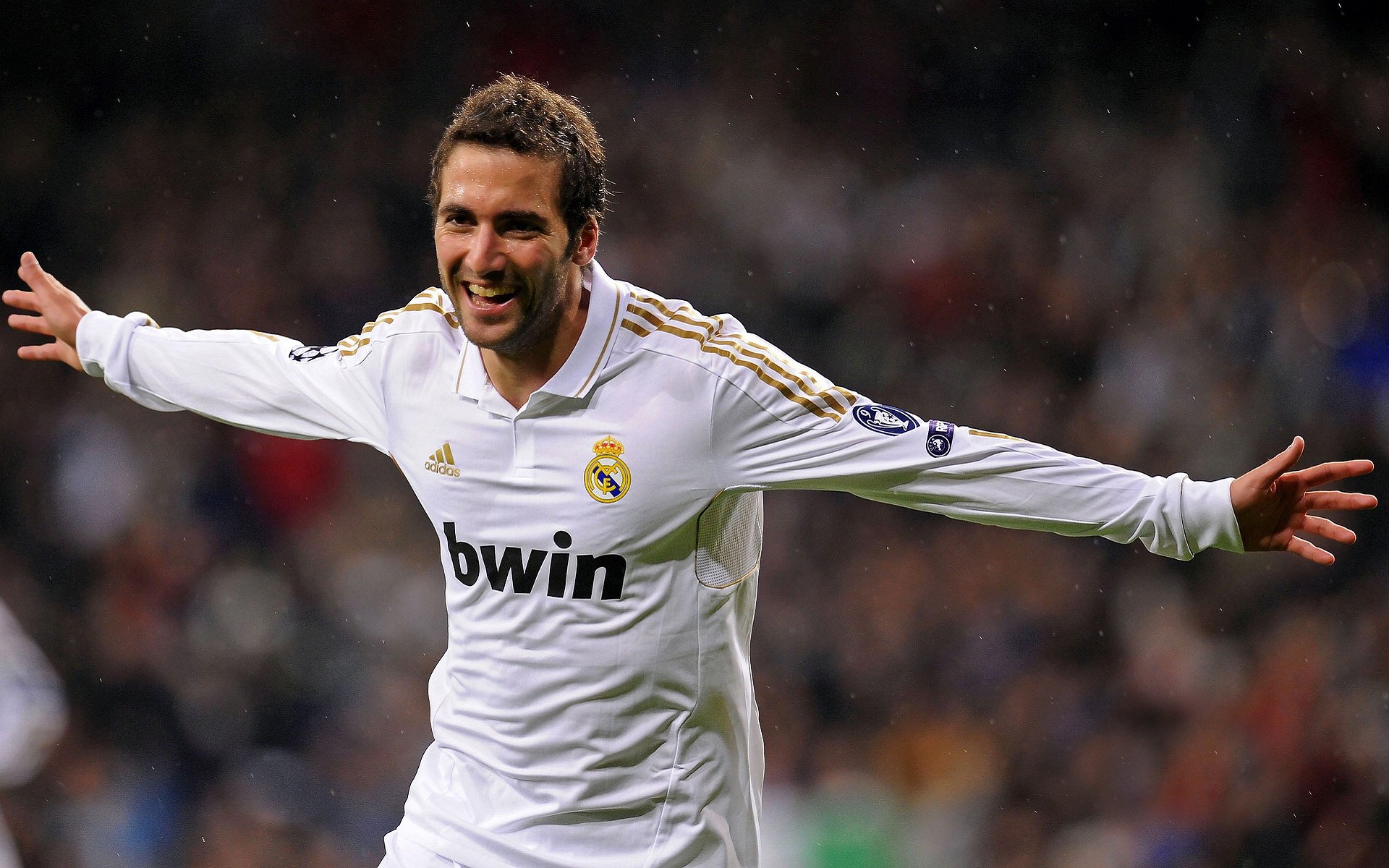 巴黎铁蹄踏平伯纳乌，德里赫特铸就后防高光史诗