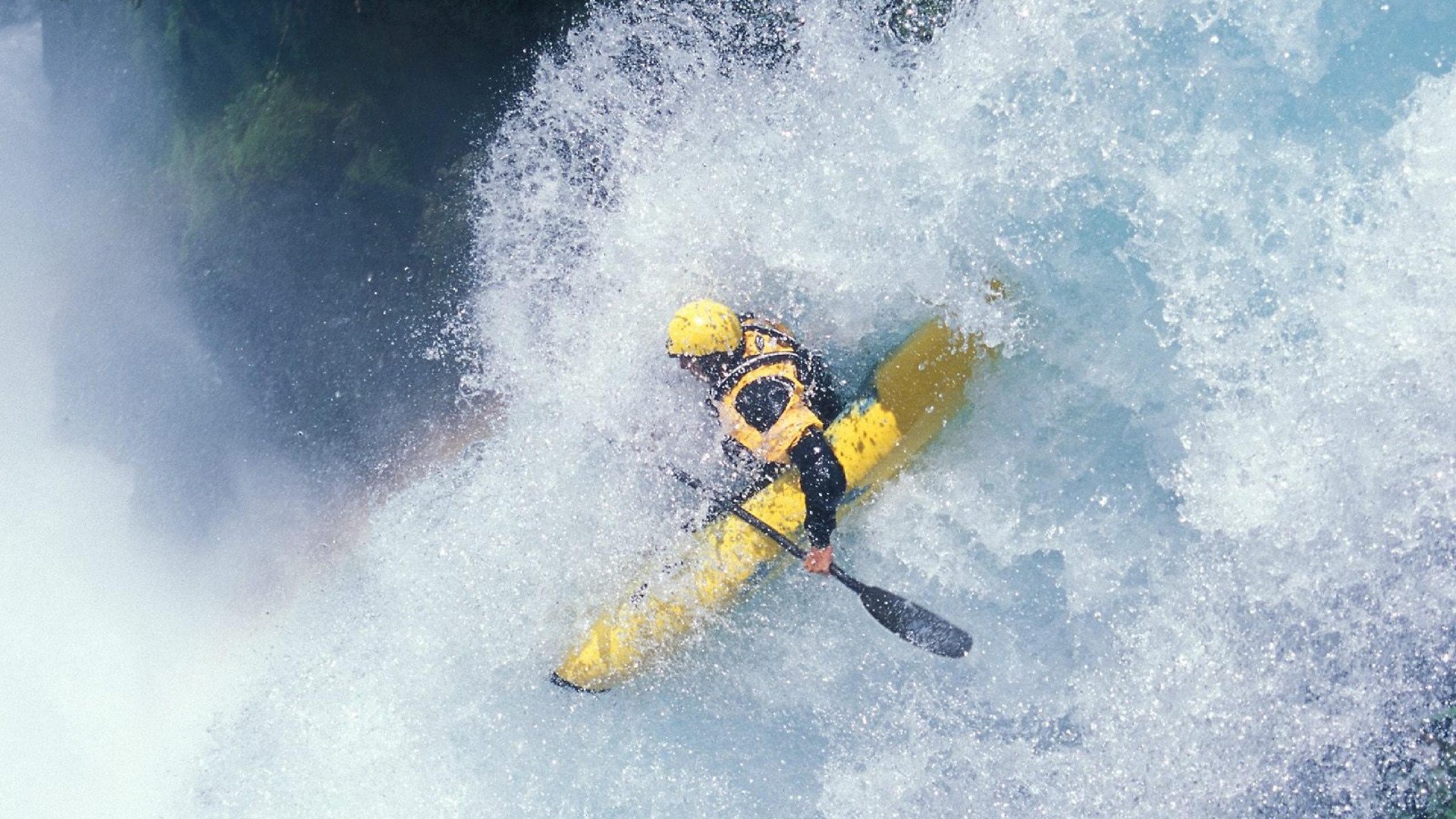 雄鹿完胜快船，周琦刷新纪录，东方巨塔与字母哥的隔空对话