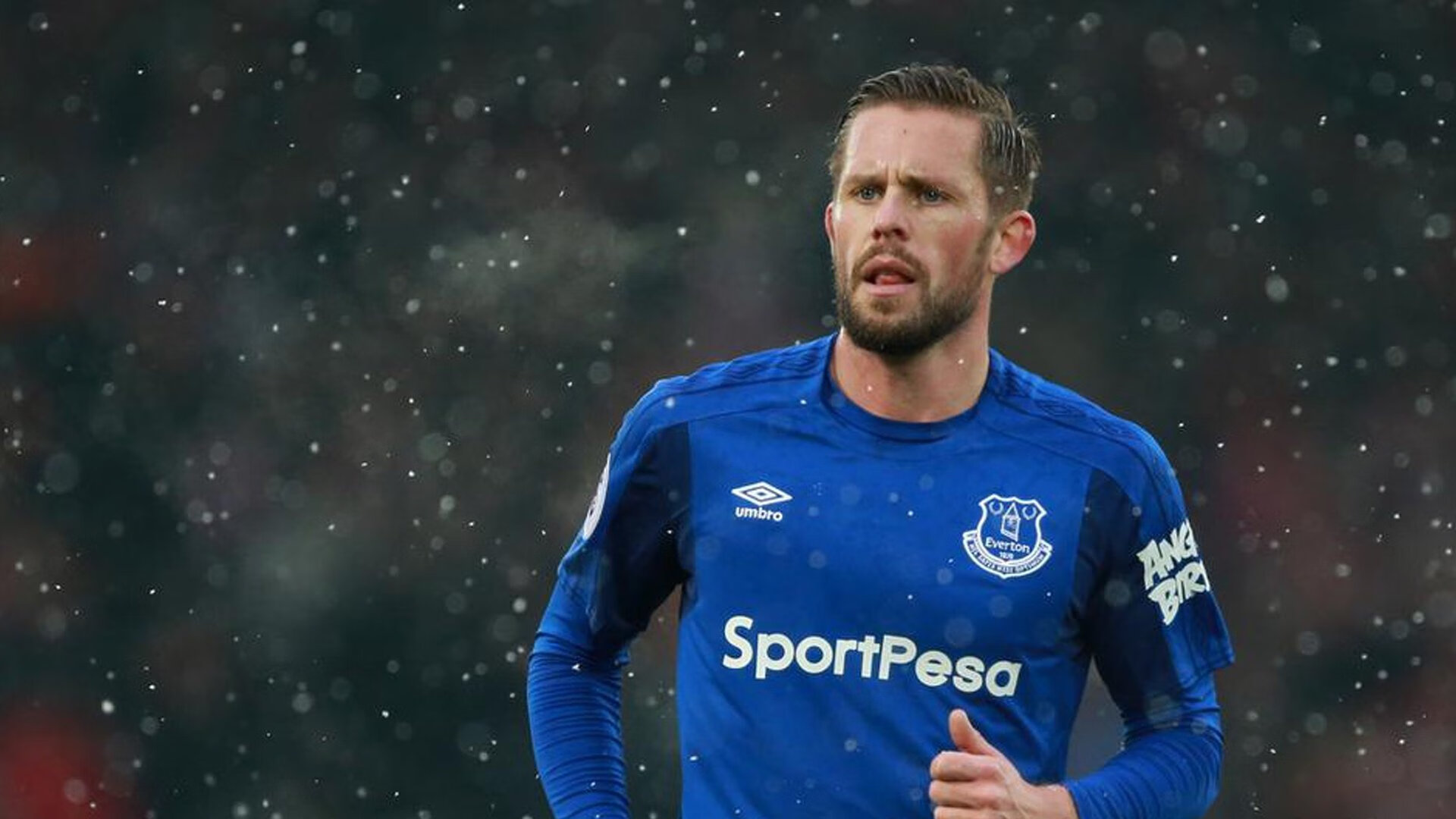 天山脚下铸传奇，易建联独扛大旗率新疆队险胜雄鹿